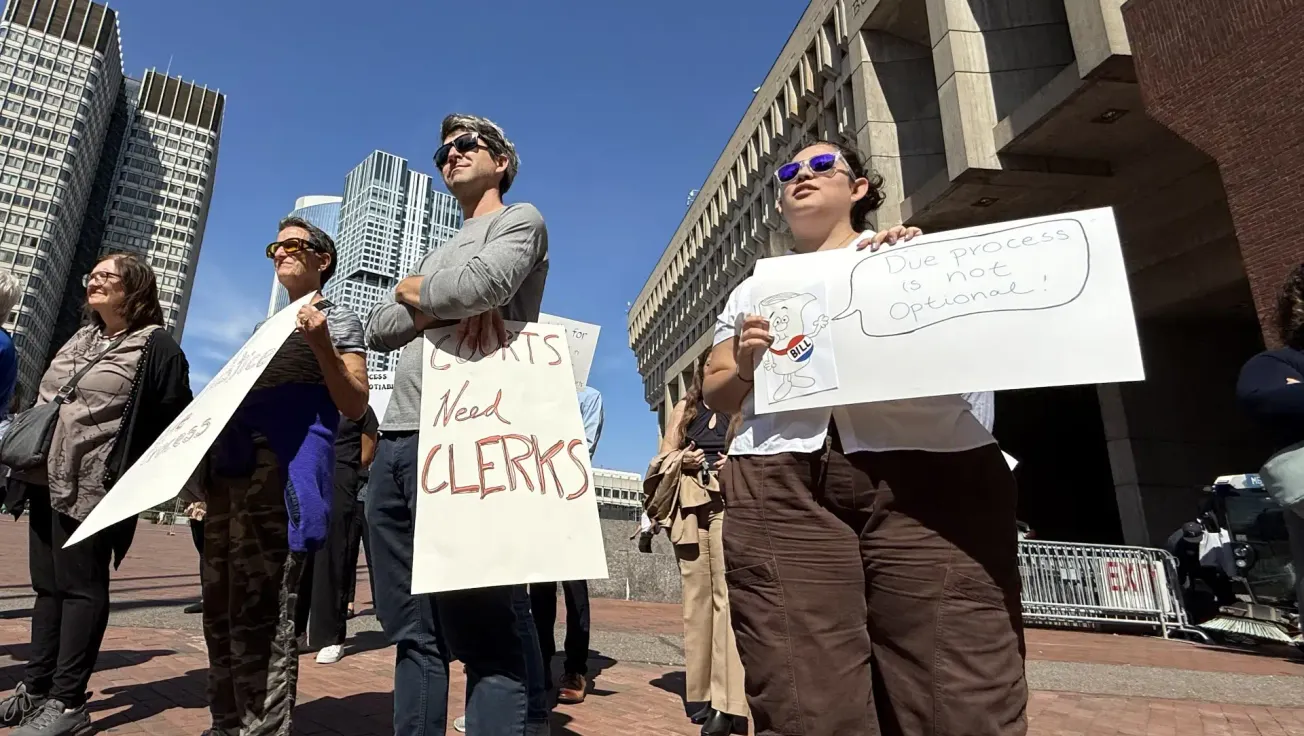 Representantes legales de inmigración denuncian las audiencias ‘mega-master’ y la falta de debido proceso en los tribunales