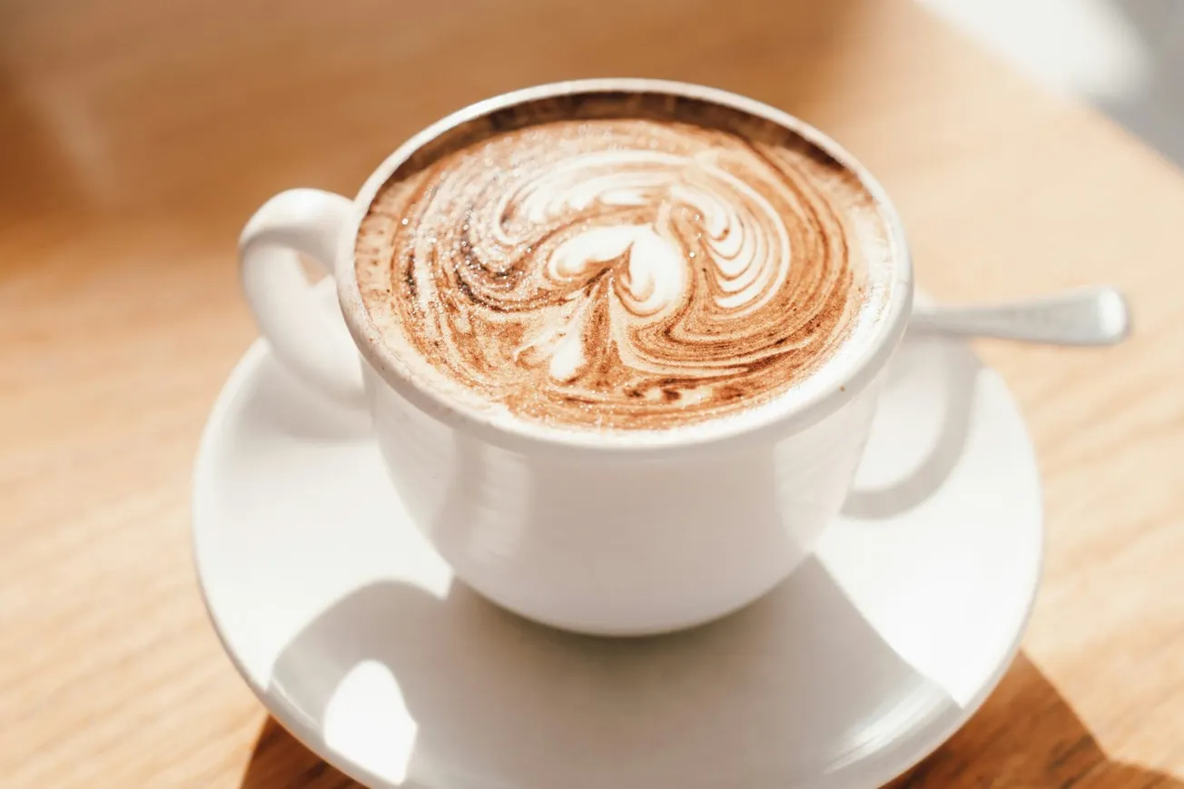 Estos son los cafés latinos recién abiertos para celebrar el Día Nacional del Café