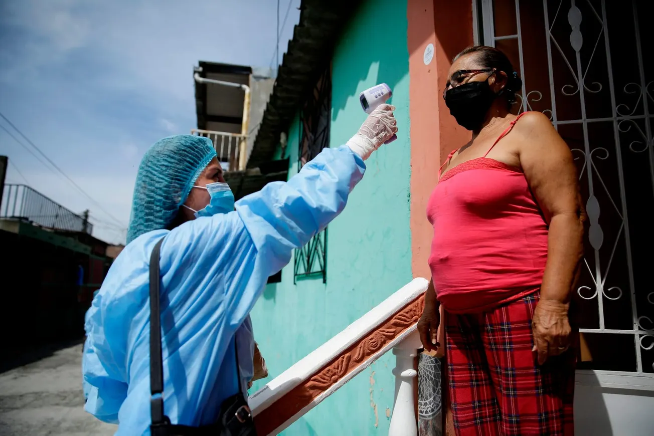 Médico salvadoreño denuncia "que no existe ningún plan” de salud en su país