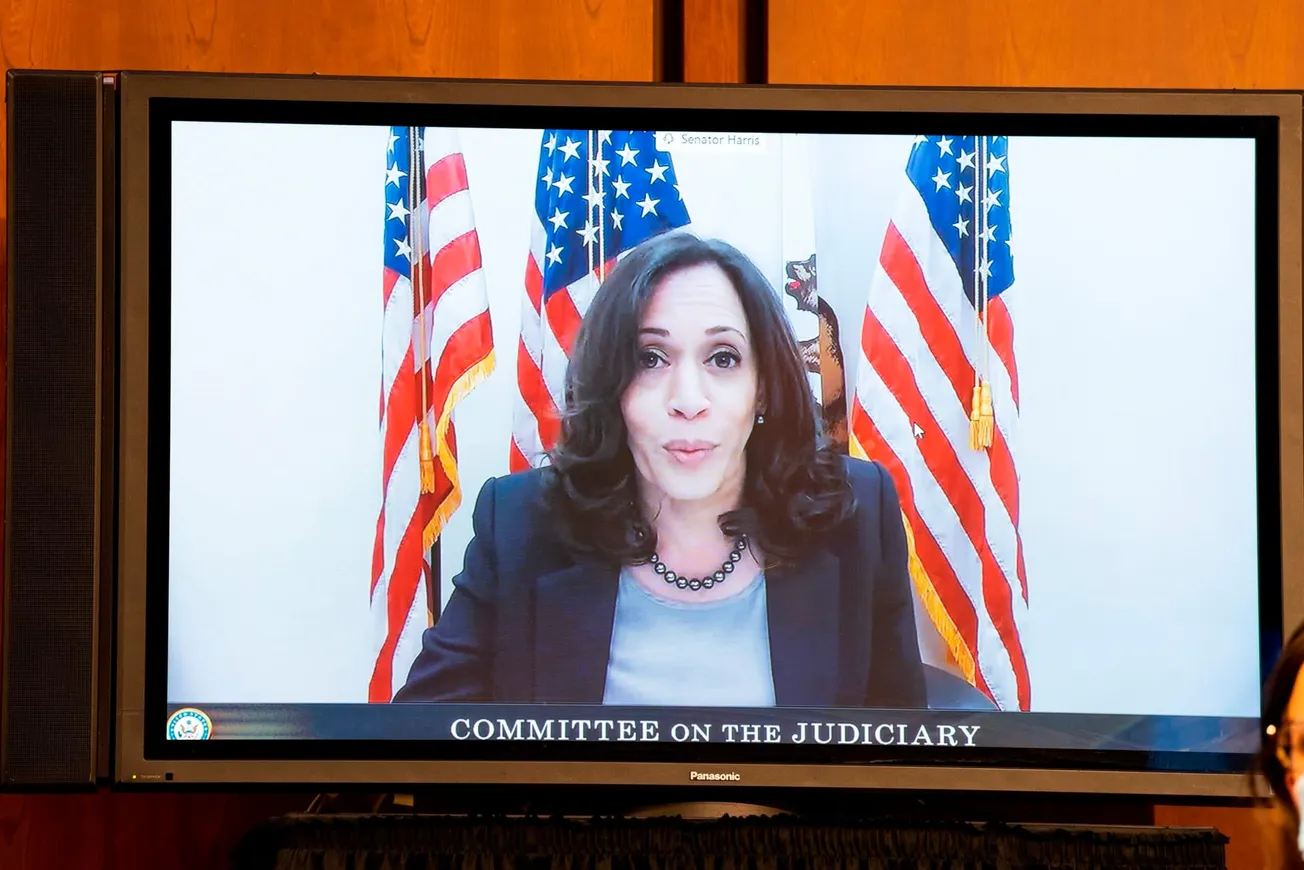 Kamala Harris cancela viajes por contagios de COVID-19 en su entorno