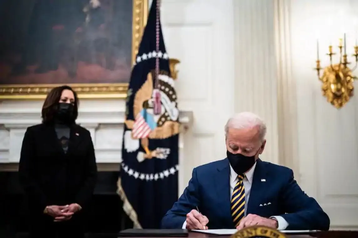La Casa Blanca aclara que la firma de Biden no aparecerá en los cheques de estímulo