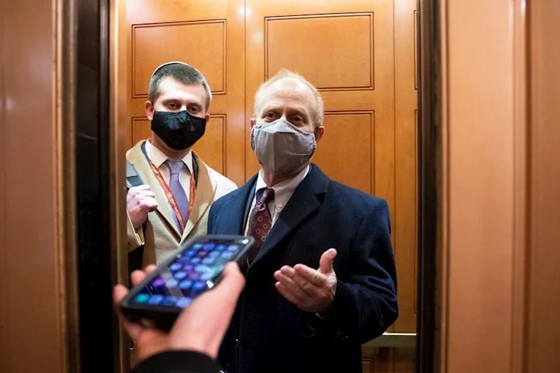 Abogado de Trump prevé presentar defensa del expresidente en un solo día