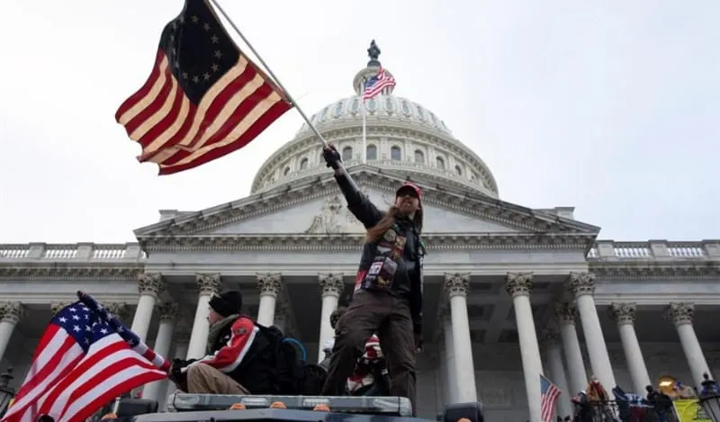 Líderes de Proud Boys enfrentan nuevos cargos de conspiración por el asalto al Capitolio