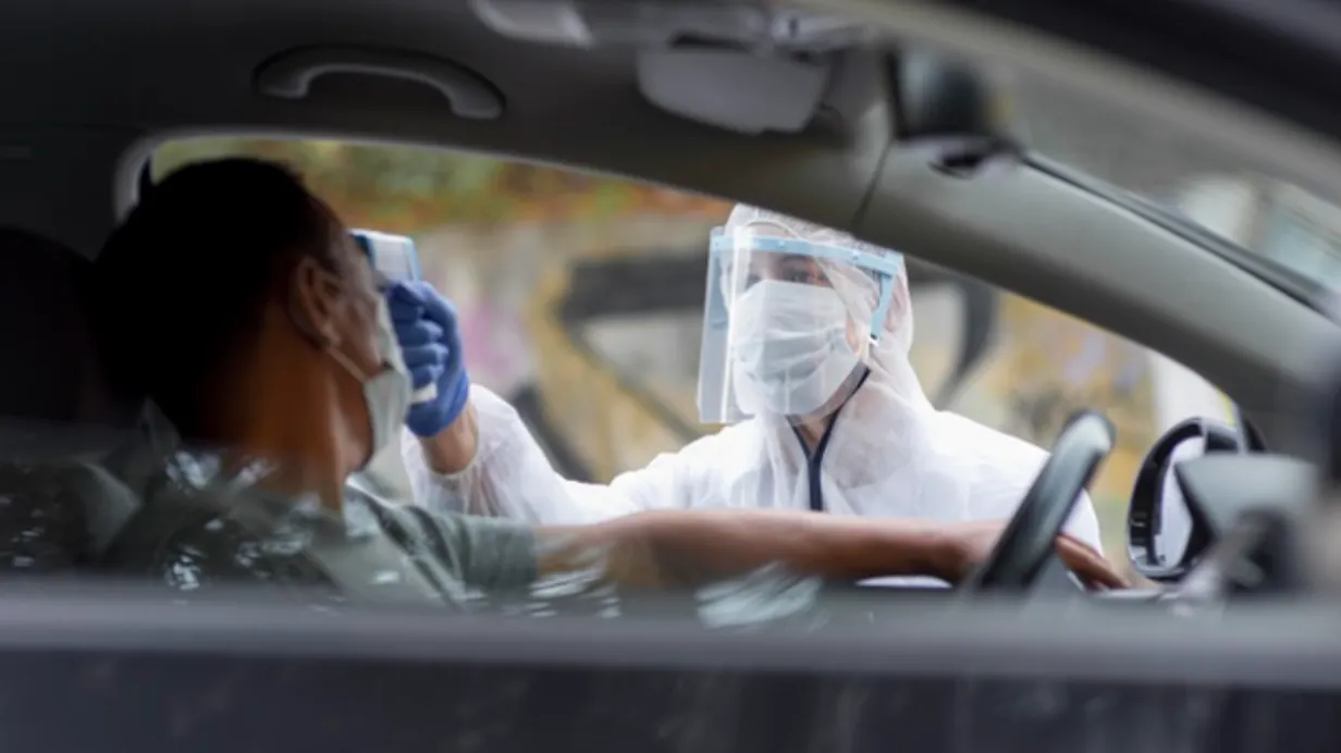 Nuevos casos de COVID caen un 25% o más a medida que cambian conductas