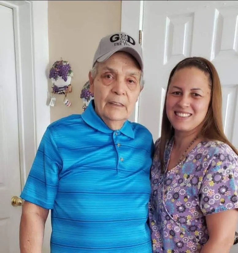 Residentes que no hablan inglés luchan por conseguir una cita para vacunarse