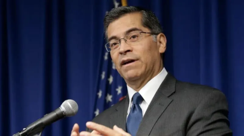 Avanza en el Senado la nominación de Xavier Becerra para el DHH