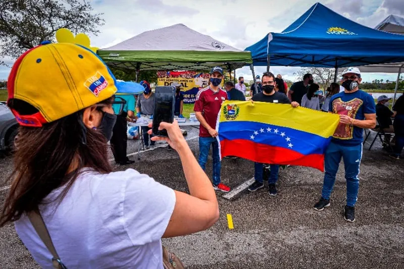 Experto recomienda a migrantes venezolanos solicitar el TPS en lugar del DED (+video)