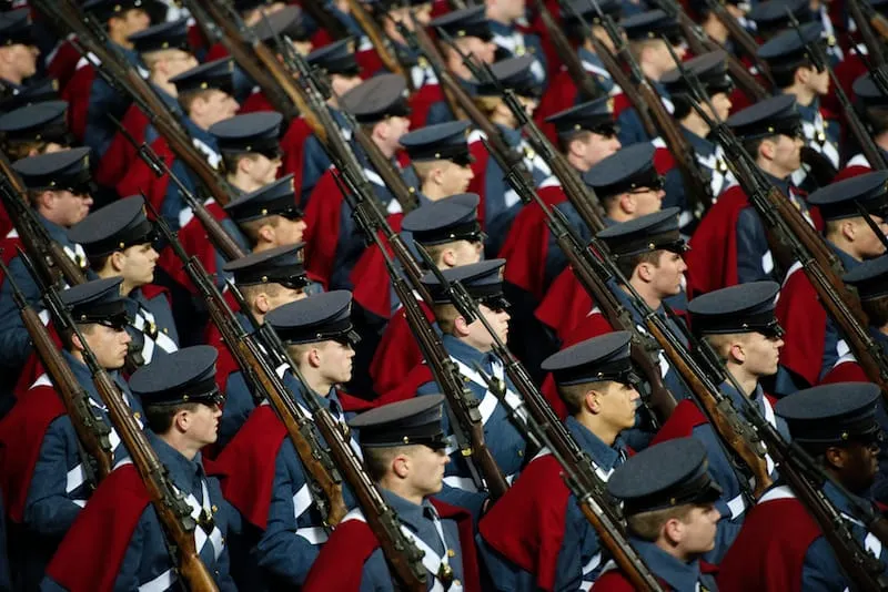 Hay racismo y baja representación de minorías en academias militares, dice informe