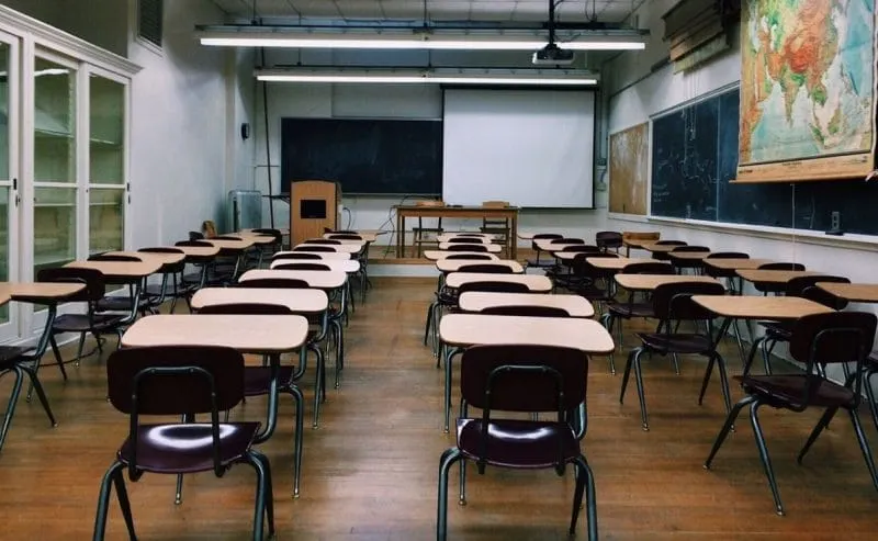 Sistema educativo público se enfrenta a más recortes por COVID-19