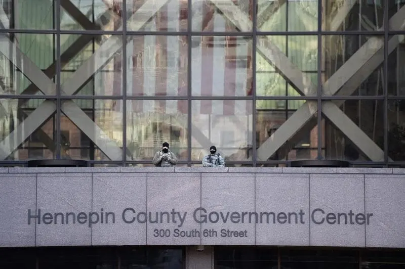 Se exponen los argumentos iniciales en el juicio por la muerte de George Floyd