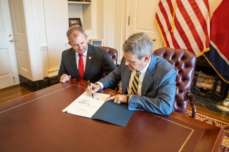 Tennessee: legislación permite a la mayoría de los adultos portar armas sin permiso