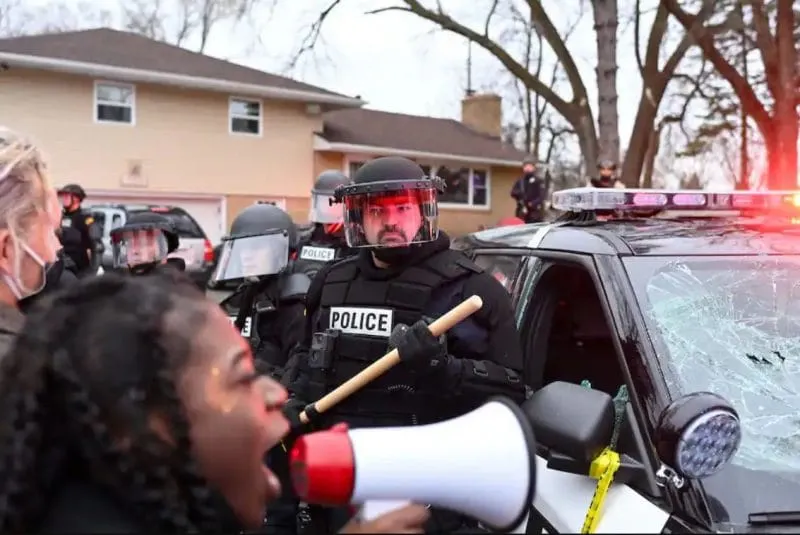 Expertos denuncian errores policiales en la muerte de Daunte Wright