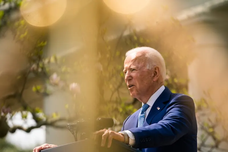 Encuesta: Votantes se dividen sobre la capacidad de Biden para abordar el aumento de homicidios