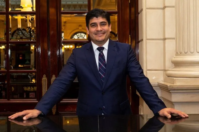 Priorizando la biodiversidad y la energía verde: una conversación con el presidente costarricense Carlos Alvarado