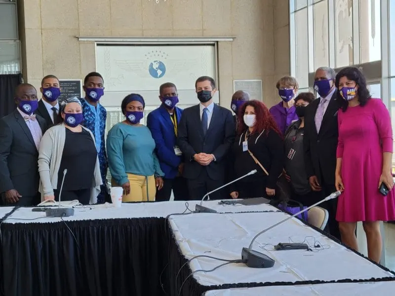 Secretario de Transporte reconoce labor de los trabajadores con TPS