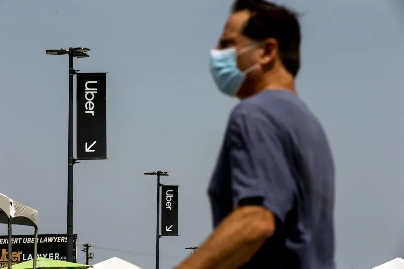 La Casa Blanca acordó traslados gratis con Uber y Lyft a sitios de vacunación