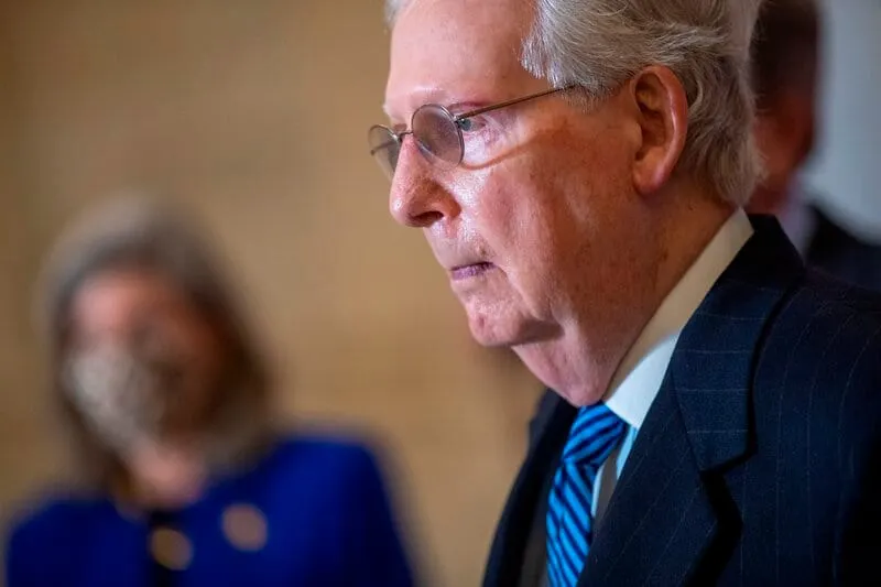 McConnell considera aceptable un plan de infraestructura de hasta $800 mil millones