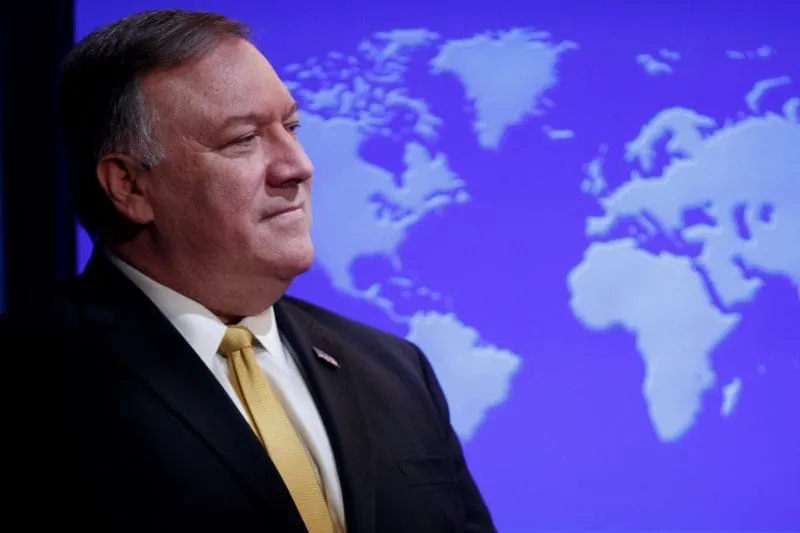 El Departamento de Estado busca una botella de whisky que Japón le dio a Mike Pompeo