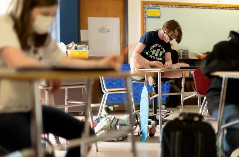 ¿Volver a las aulas o tener clases virtuales? Los maestros decidirán en Chicago