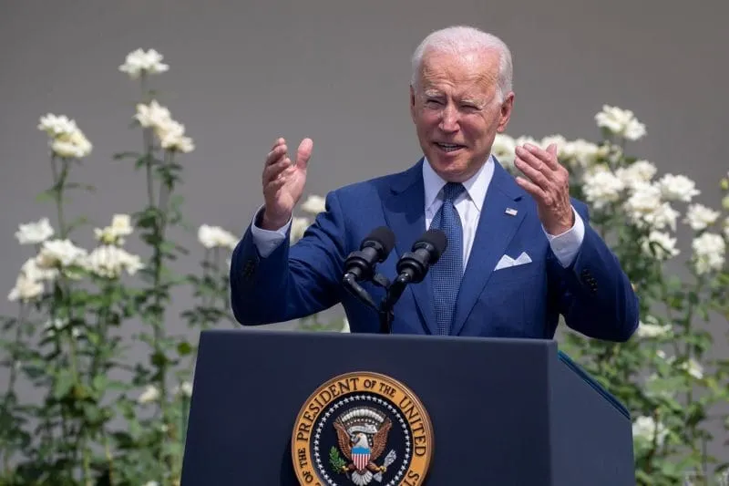Biden elogia a autoridades escolares de Arizona y Florida por aplicar mandatos de cubre bocas