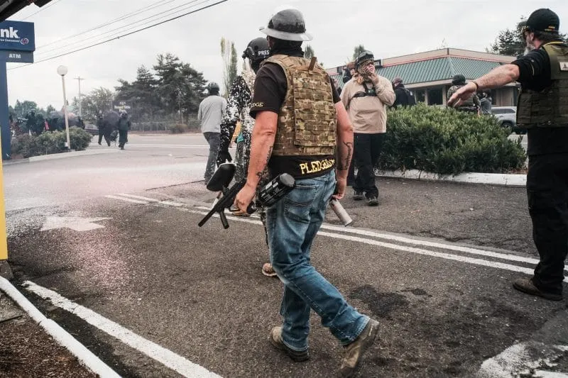 Protestas en Portland terminan en enfrentamientos entre grupos de izquierda y derecha
