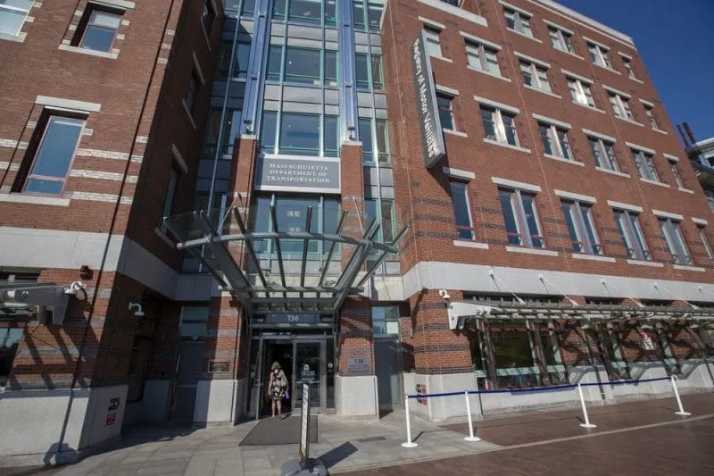 Oficinas del RMV reinician servicios presenciales