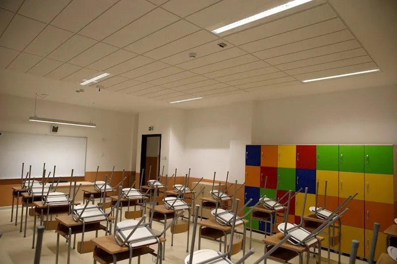 Escuela vacía por COVID-19