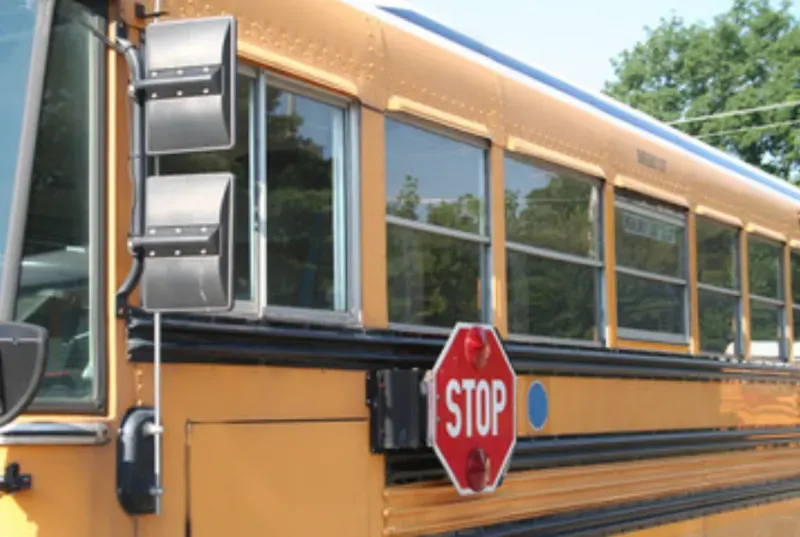 Manifestantes se unieron en Brockton High School tras los llamados a la Guardia Nacional para sofocar la violencia