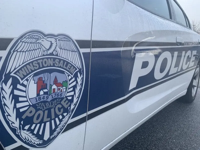 Murió luego de amenazar con un arma a oficial de seguridad en un Walmart de Carolina del Norte