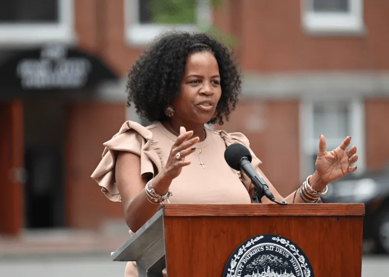 Alcaldesa Janey impone una nueva moratoria de desalojos en Boston