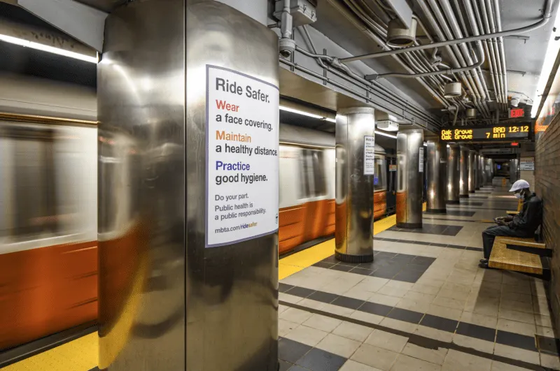 Disminución del número de pasajeros lleva a la MBTA a una «crisis fiscal», según informe