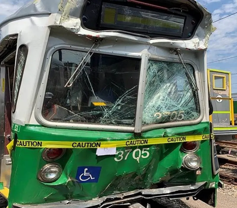 Tren de la Línea Verde iba a «exceso de velocidad» antes de provocar accidente con decenas de heridos