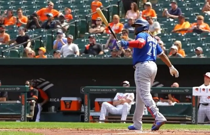 Vladimir Guerrero Jr. tiene 3 semanas para asegurar la Triple Corona