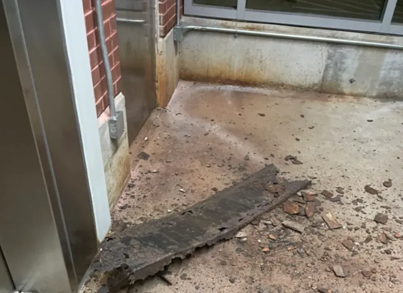 Estructura metálica se desploma en la estación Savin Hill de la Línea Roja