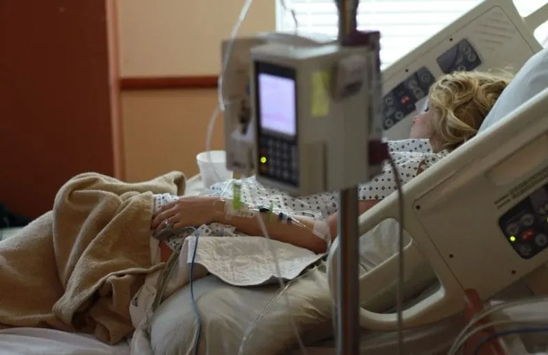 Aumentan las hospitalizaciones por COVID-19. Cuatro estados son claves en los contagios