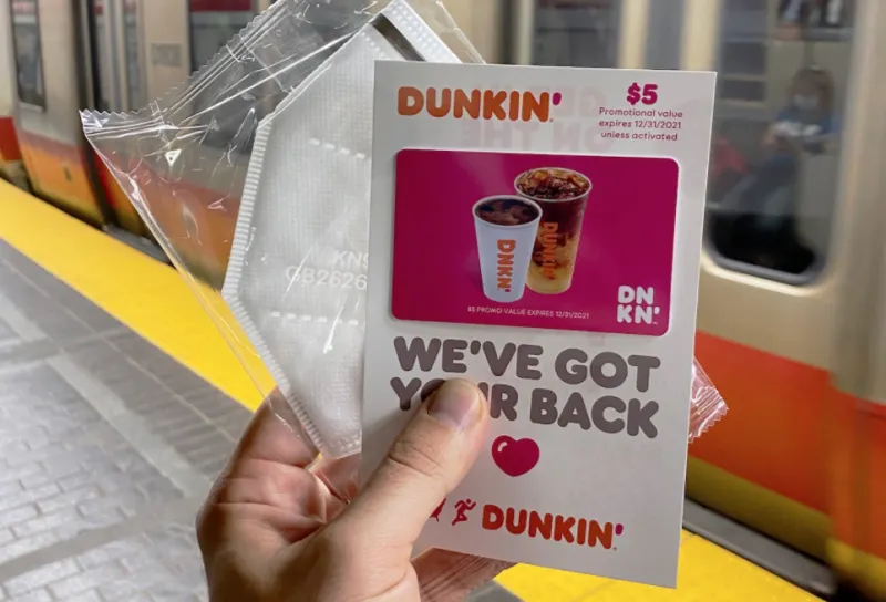 MBTA ofrece gift cards y mascarillas gratis en ciertas estaciones del T