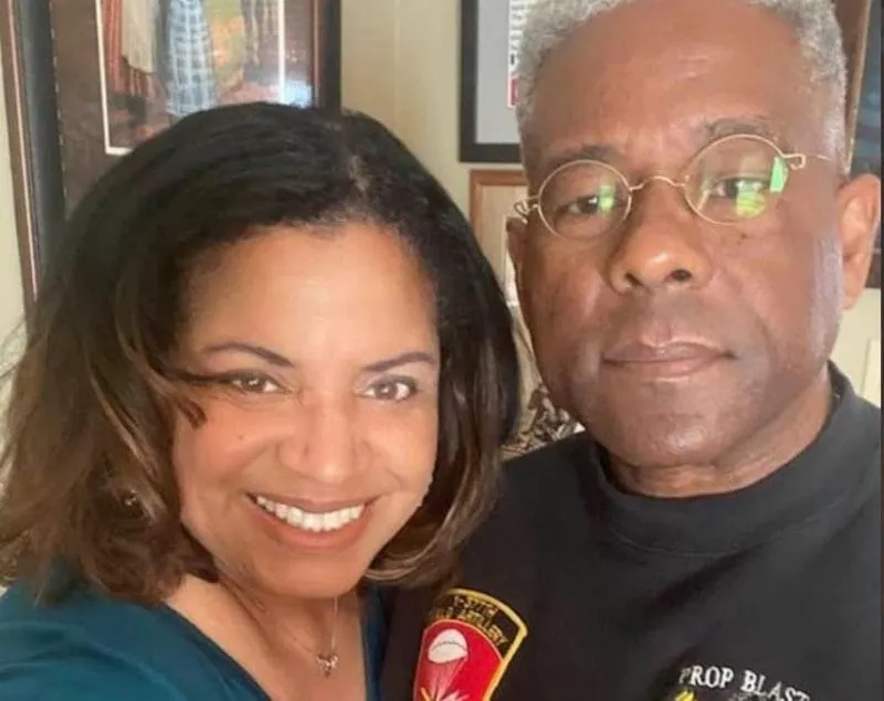 Aspirante a gobernador de Texas es hospitalizado con COVID-19