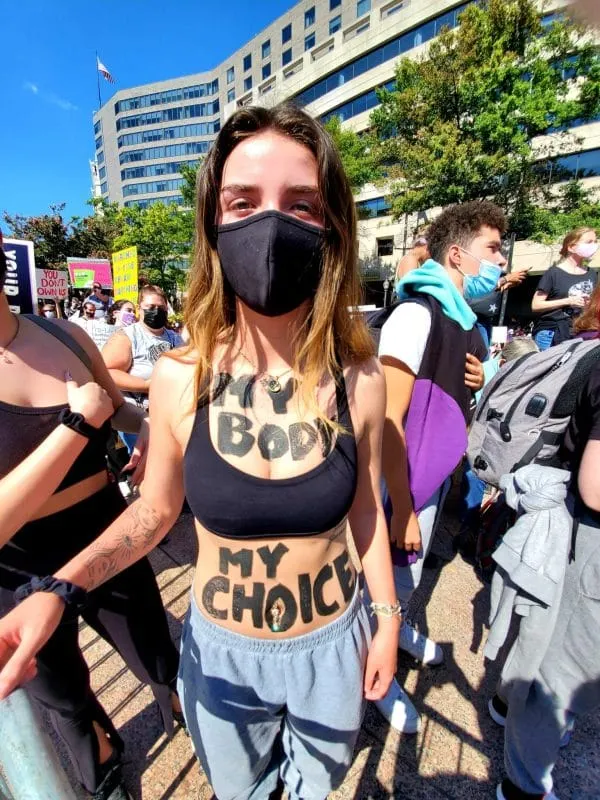 Juez federal bloquea ley que limita el aborto en Texas