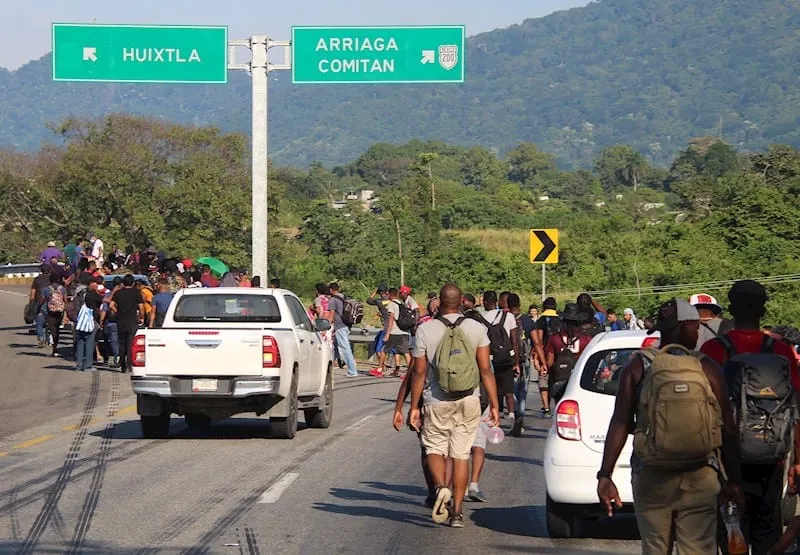 Se cansaron de esperar asilo. México enfrenta segunda caravana de migrantes