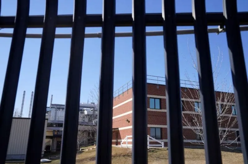 ¿Por qué el gobierno canceló un acuerdo multimillonario para fabricar vacunas?