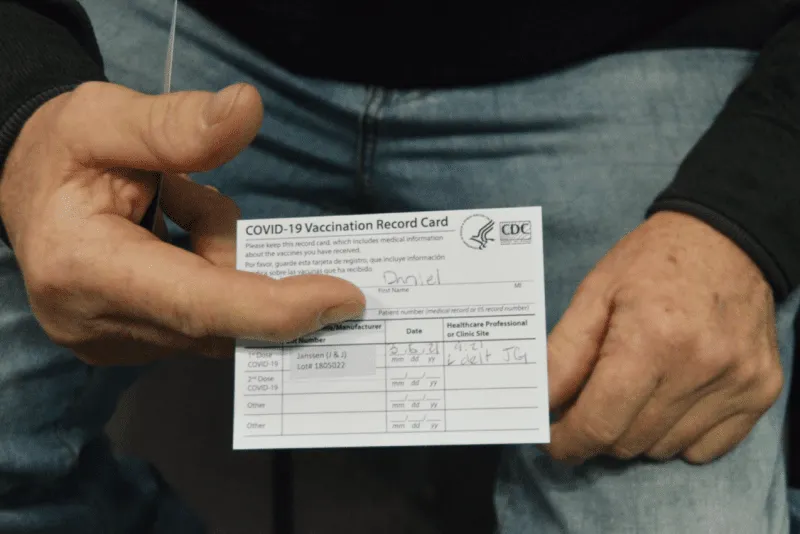 Boston podría empezar a exigir certificado de vacunación para entrar a bares, restaurantes y espectáculos