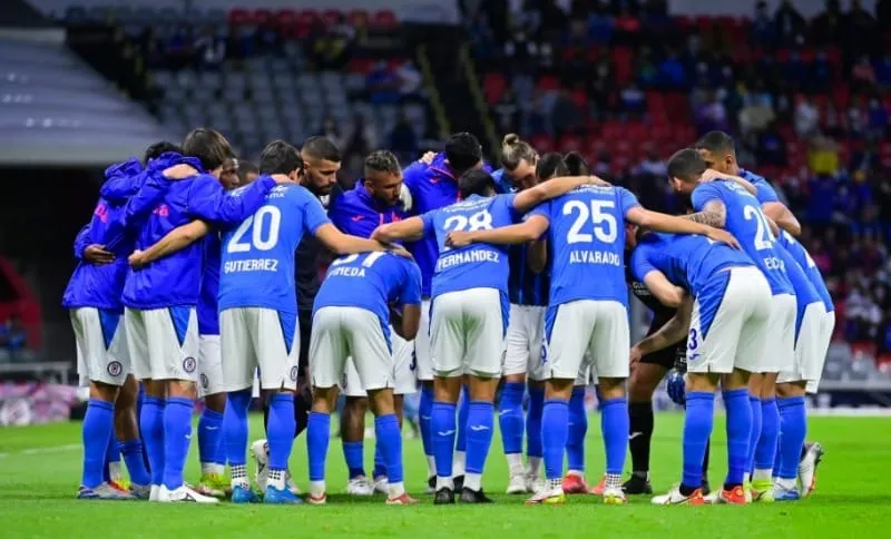 Gritos homofóbicos de la afición del Cruz Azul podrían acarrear sanción de la FMF