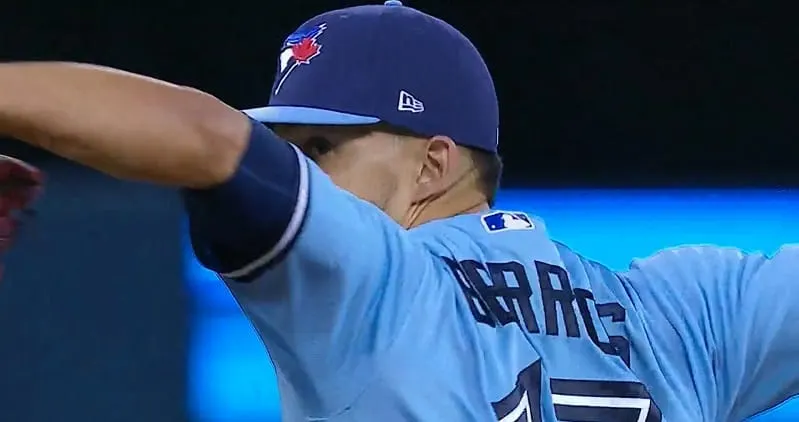 José Berríos pasa a ser el pitcher boricua mejor pagado de la historia