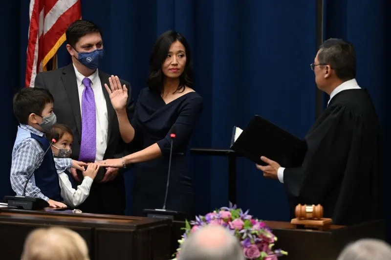 Michelle Wu se juramenta como alcaldesa de Boston entre ovaciones
