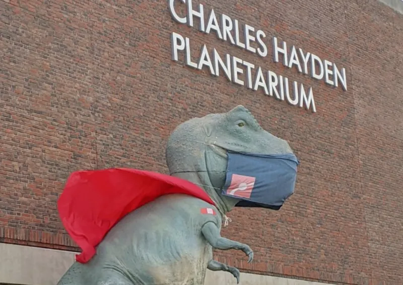 Museo de Ciencias de Boston instala centro de vacunación contra el COVID-19 para niños