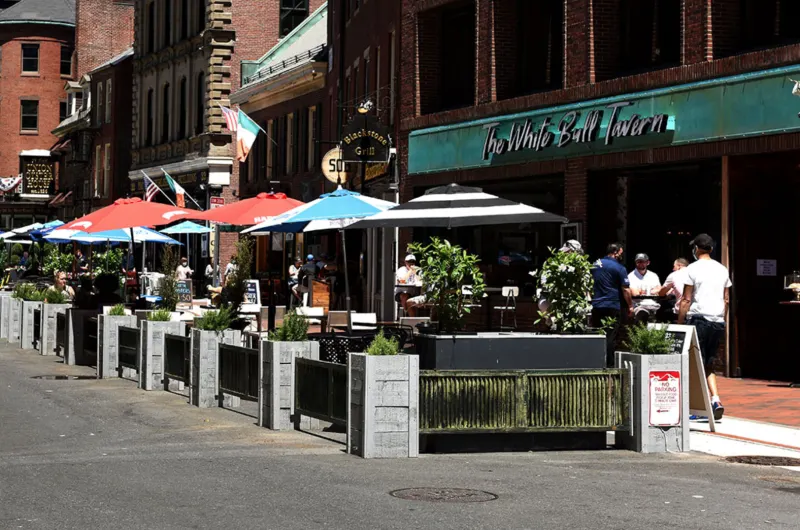 Boston extiende programa de comidas al aire libre