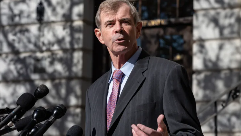 Galvin: «No es obligatorio el uso de mascarillas en centros electorales»