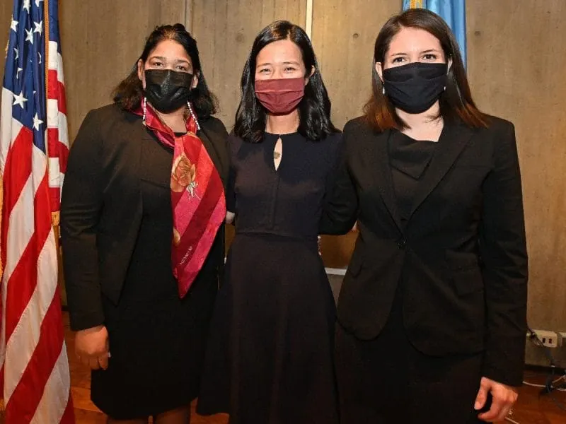 Wu renombra a dos activistas latinas como miembros del Comité Escolar de Boston