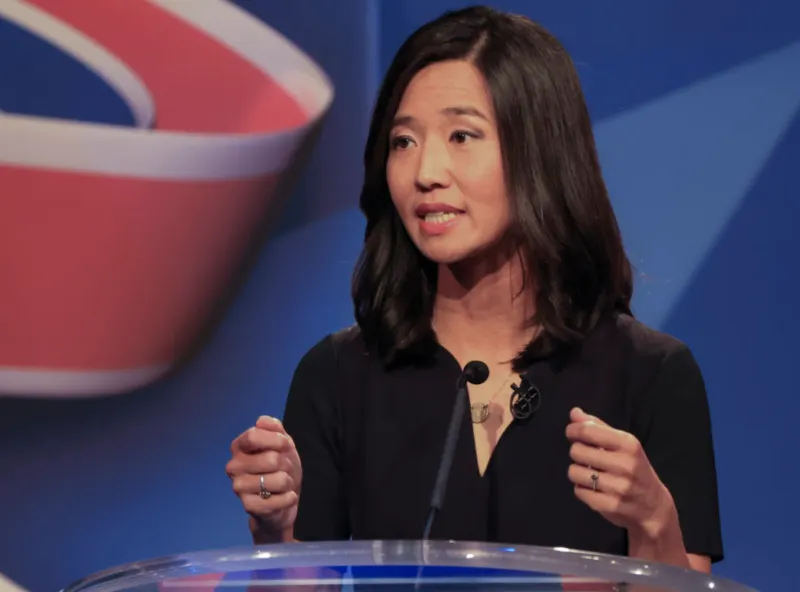 La alcaldesa Michelle Wu