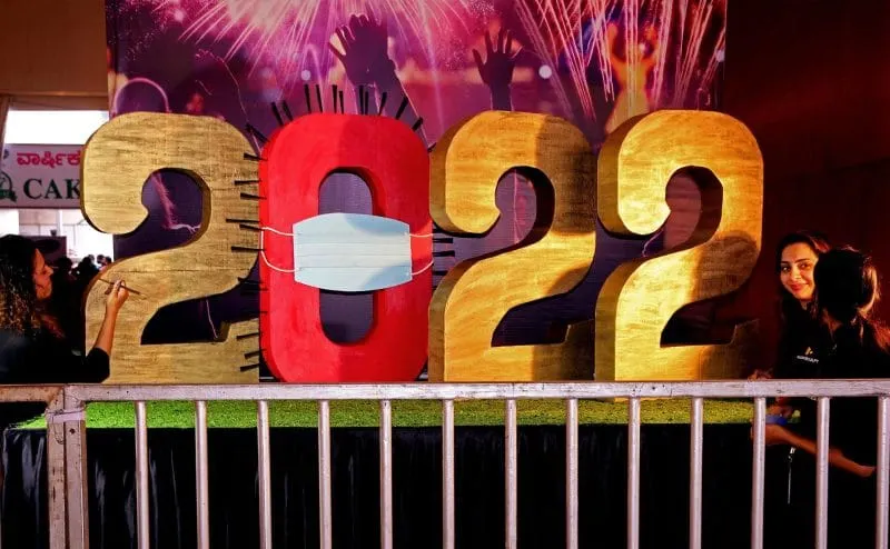 ¿Planeas salir a celebrar Año Nuevo? Estos líderes te piden que no lo hagas